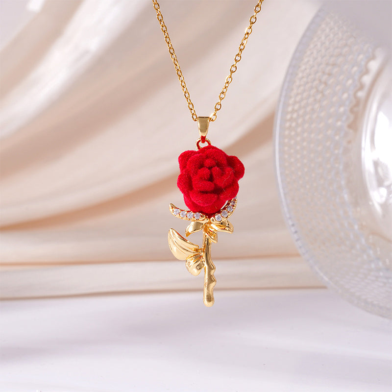 🌹 Elegantní náhrdelník s přívěskem v podobě červené růže